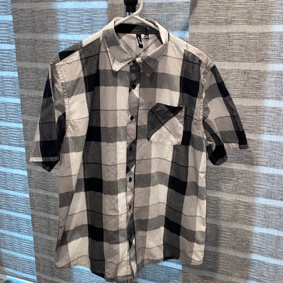 Ocean Current Other - Men’s Ocean Current black, gray & white short sleeved button up shirt